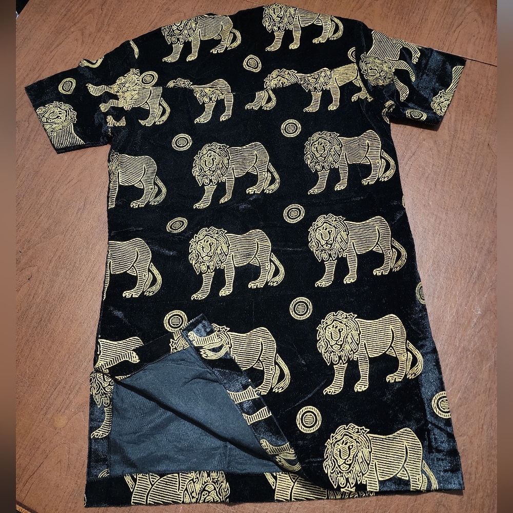 Seyimark Elegant Black and Gold Lion Print Men's Top - Picture 12 of 12